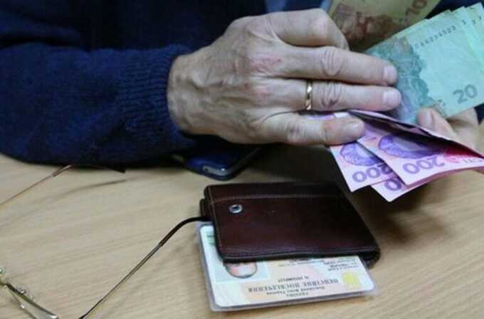 Більше 40% українських пенсіонерів отримують пенсії до 100 доларів