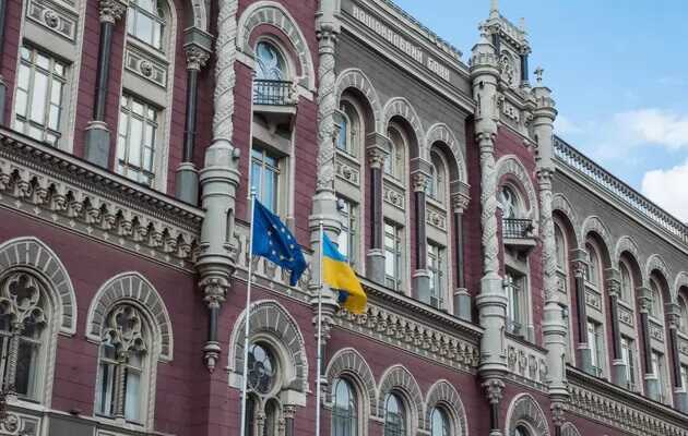 НБУ вводить обмеження на використання українських платіжних карток за кордоном