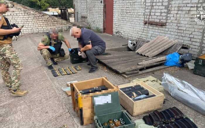 В Україні викрили злочинну організацію, яка займалась збутом наркотиків та зброї