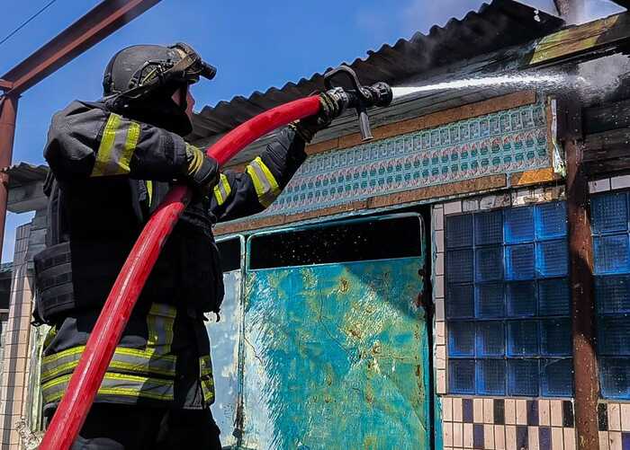 У Херсоні росіяни поранили дроном трьох цивільних