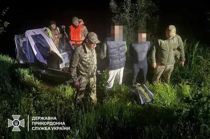 На кордоні з Молдовою затримали "плавців" у гідрокостюмах