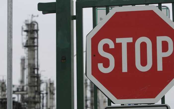 Єврокомісія запропонувала опустити цінову стелю на російську нафту до 45 доларів, - FT