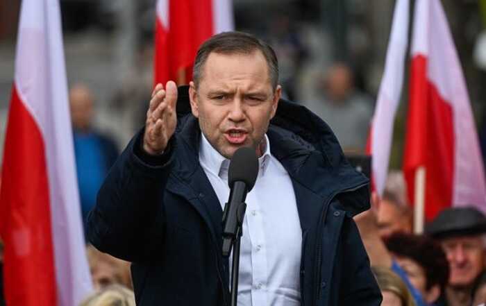 Вживав снюс у прямому етері: Кандидат у президенти Польщі Навроцький здав тест на наркотики