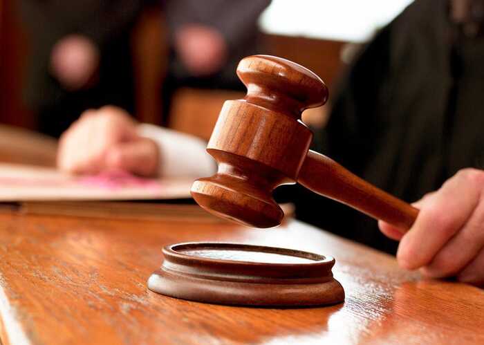 В Одесі судитимуть чоловіків, які під час ракетного обстрілу за гроші запустили феєрверки та підпалили автомобіль ЗСУ