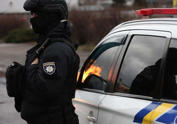 У Києві п’яний чоловік ходив вулицями з арсеналом гранат і набоїв