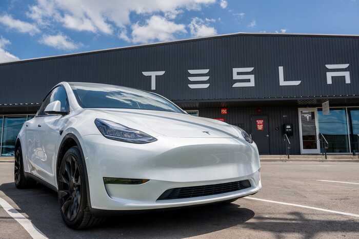 У США оштрафували Tesla за автопілот, що причинив смертельну аварію