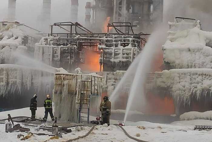 Безпілотники вивели з ладу половину потужності Рязанського НПЗ, — Reuters