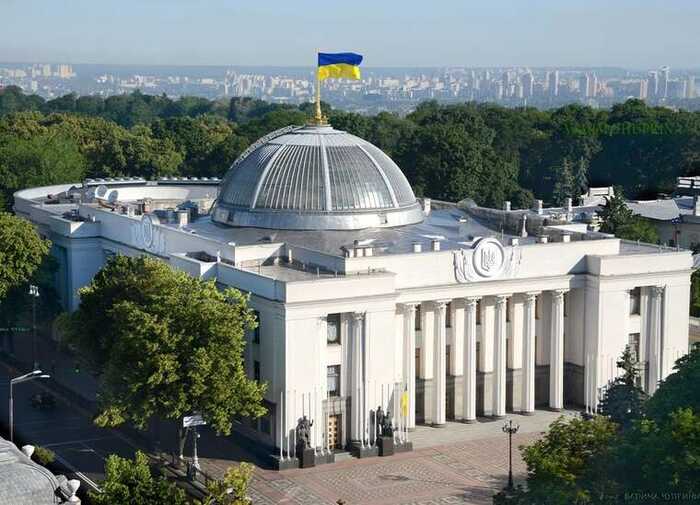 Рада вилучила 8 мільярдів гривень із бюджету Києва для "Укрзалізниці"