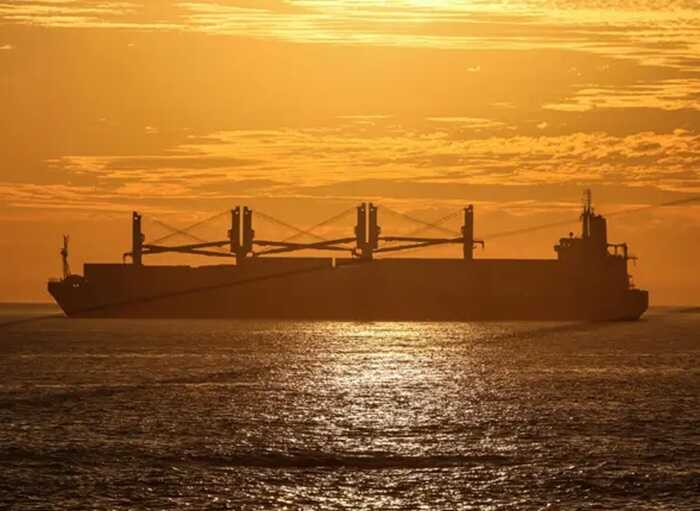 Російський "тіньовий флот" попри санкції продовжує доставляти до Індії нафту